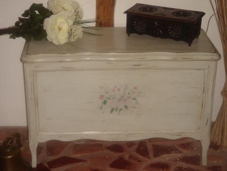 Le petit coffre une fois peint et patin�.