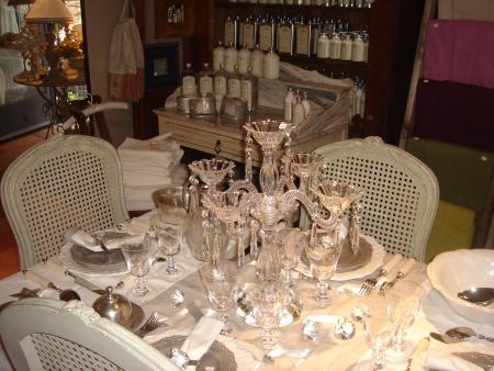 Expos�e dans une tr�s belle boutique Brocante de charme...