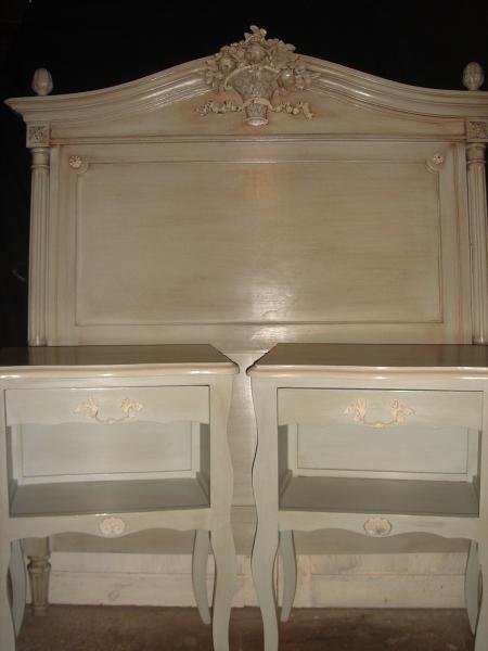 Chevets de chaque c�t� des t�tes de lit