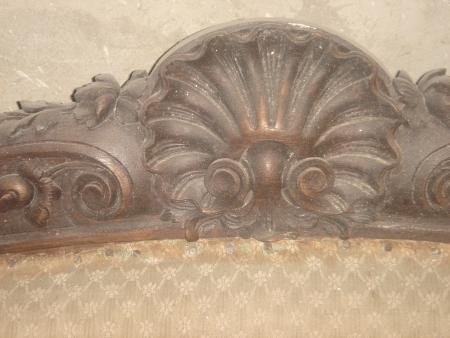 Magnifique banquette en cours de restauration