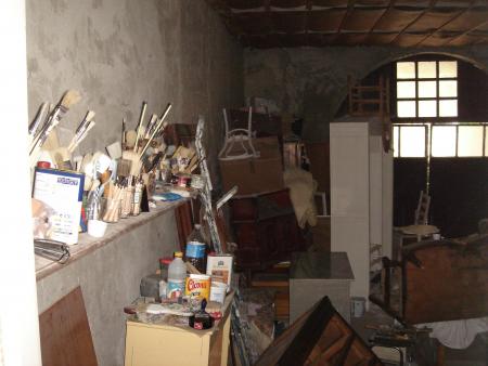 BRAVO vous �tes ici !!!       ( photo d'une partie des ateliers ou les meubles attendent leur tour avec....impatience)