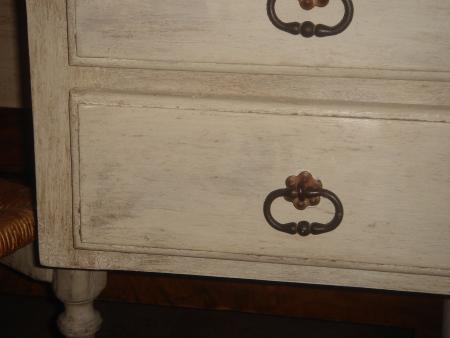 La patine Louis XVI de plus pr�s..